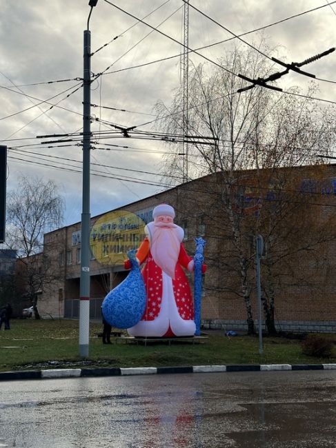 Дед Мороз на Юбилейном желает всем химчанам доброго утра..