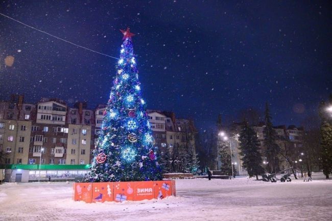 Зимняя сказка уже ждёт жителей и гостей области🎄  Во всех городах региона царит праздничное..