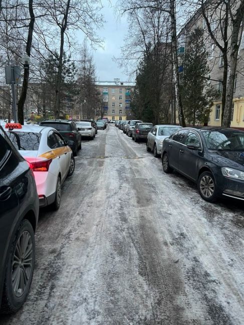 Объясните, пожалуйста, почему при проведении такого рода мероприятий не открывают парковку Арены Мытищи?..