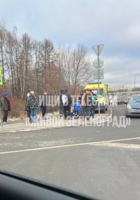 😱На пешеходном переходе рядом со спортивным комплексом (у МИЭТа) произошло ДТП с участием студента.  Как..