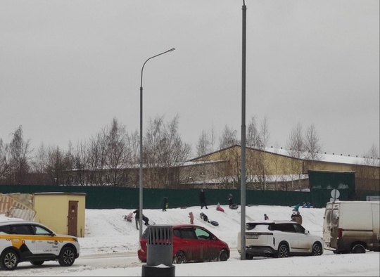 Детвора уже катается на горках 
Кто тоже рад приходу настоящей зимы, ставьте..