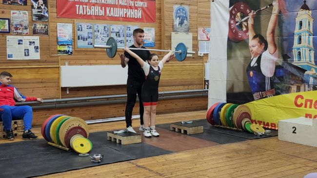 В Районном доме культуры прошел новогодний турнир по тяжелой атлетике.☃️
В нем приняли участие 70..