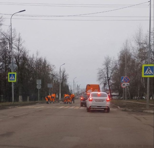 ⚡ На Окском проспекте напротив ДК «Коломна», по всей видимости, появится «лежачий полицейский».  Вероятнее..