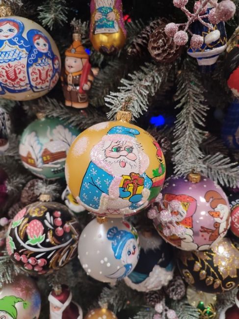 🎄 🌟 Новогодние игрушки, свечи и хлопушки. Как украшали елку в разные годы  Ожидание праздника часто..