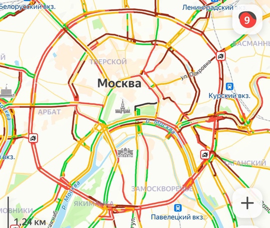 Москва встала в девятибалльных пробках на фоне погоды и выступления Путина в Гостинном..