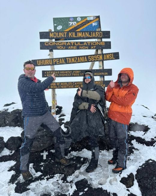 Одинцовцы покорили вершину Килиманджаро 🏔️💪🏼  Коренные жители Павел, Андрей и Евгений передают привет с..