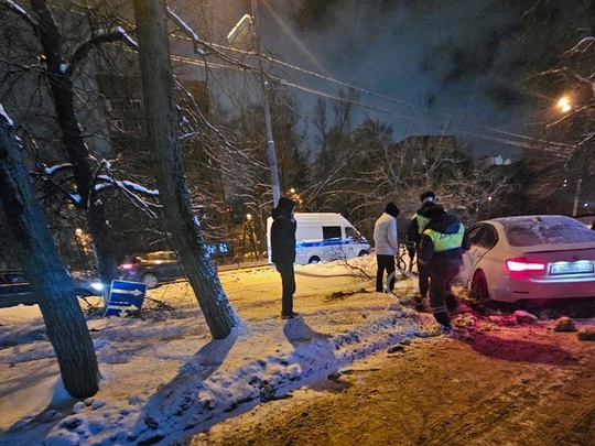 Ночью на Можайском шоссе в 4 микрорайоне БМВ было в роли..