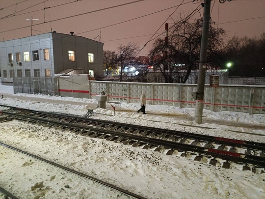 Будьте бдительны, пользуясь электричками в Серпухове.  Не понятно, как передвигаться малоподвижным..