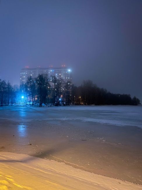 КРАСИВАЯ 😍 БАЛАШИХА
Вечер 23.12.2024, прогулка..