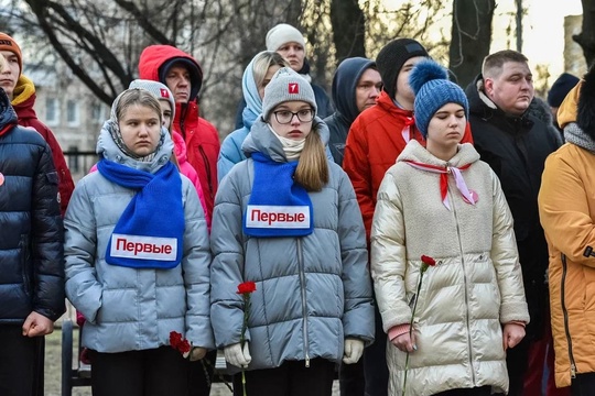 🖤 ВЕЧНАЯ ПАМЯТЬ ГЕРОЮ!
Мемориальную доску участнику СВО Леониду Бровкину открыли в Балашихе. Ее установили..