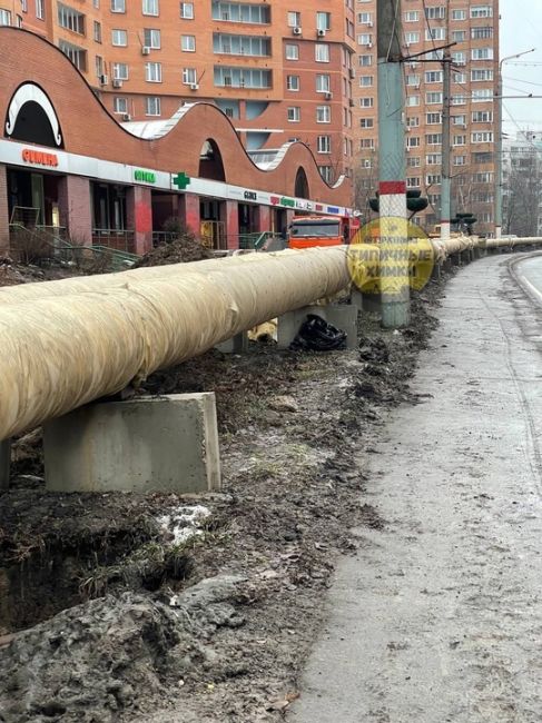 На Юбилейном начали демонтировать трубы 👏🏼  Вероятно участок аварийной трассы под землей наконец-то..