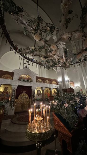 ⛪️С Рождеством всех! (фотография сделана в Храме Александра Невского в 14-м..