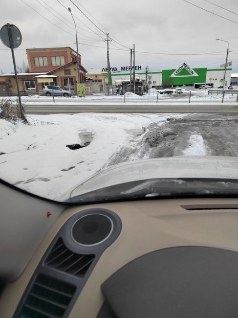 На кругу Можайского шоссе и Неделина не работают..