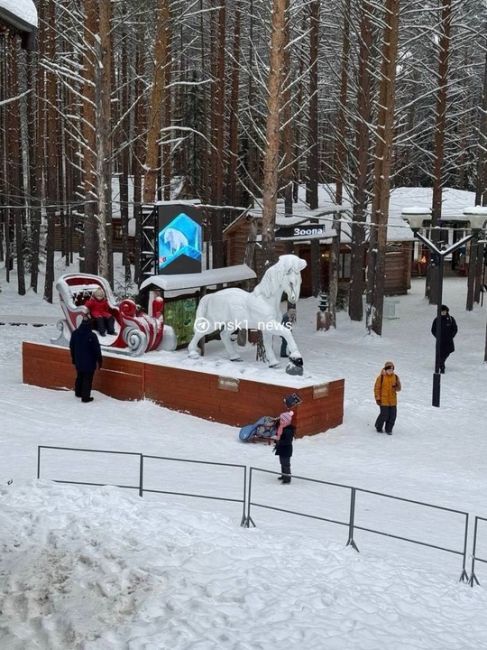 В городе Великий Устюг расположилась вотчина Деда Мороза. Она открылась в 1999 году, и с тех пор на ее..