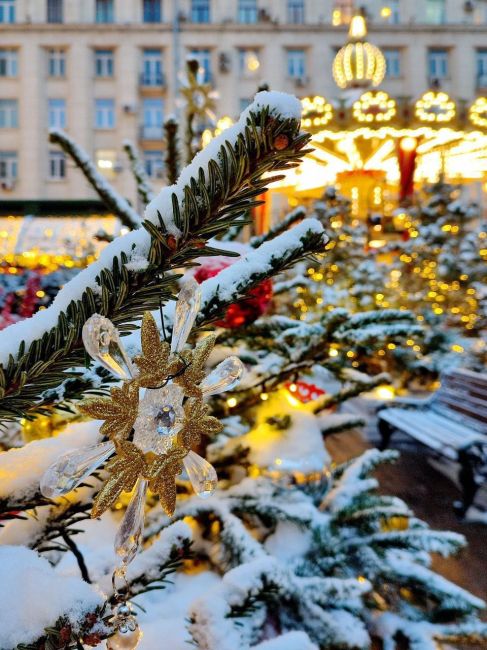 Новогодняя Тверская площадь  📌 Тверская площадь несколько раз меняла своё название: с 1912 по 1918 годы она..