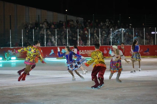 ⛸ Ледовое шоу «Новогодний самовар» прошло в Пестовском парке. Зрителями шоу стали более 5 тысяч человек. 
..