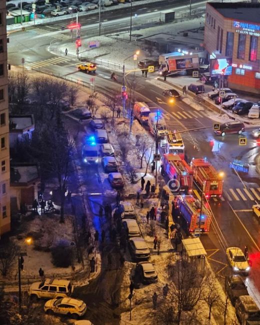 Ночью в Трехгорке произошел пожар 🚒  Как сообщают подписчики «Типичное Одинцово» возгорание произошло в..