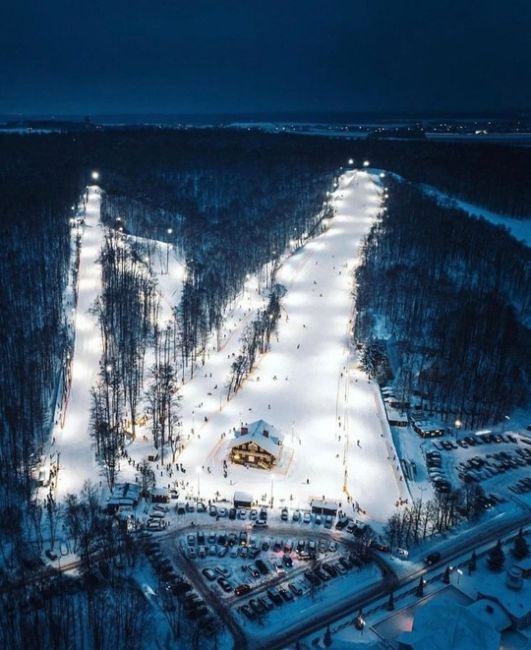 Боровская трасса в клубе Гая Северина работает! Сотрудники сообщают, что снега много и подъемники пустили до..