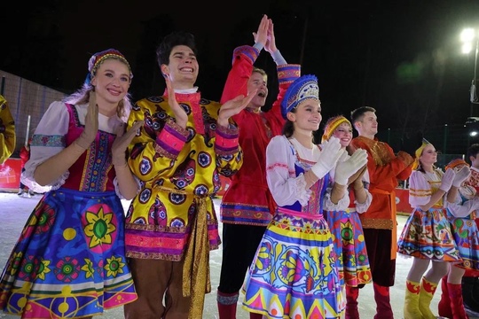 ⛸ Ледовое шоу «Новогодний самовар» прошло в Пестовском парке. Зрителями шоу стали более 5 тысяч человек. 
..