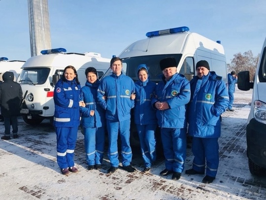 Друзья! Поздравляем всех с Новым Годом! 
В эту новогоднюю ночь есть те люди, без которых он бы не прошёл. 
Это..