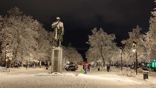 Пушистый зимний вечер в нашем городке..