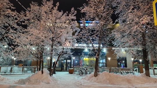 Пушистый зимний вечер в нашем городке..