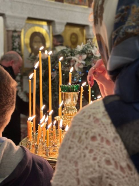 ⛪️С Рождеством всех! (фотография сделана в Храме Александра Невского в 14-м..