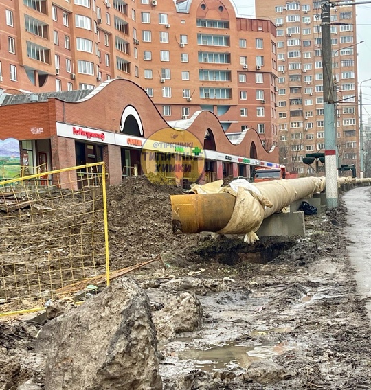 На Юбилейном начали демонтировать трубы 👏🏼  Вероятно участок аварийной трассы под землей наконец-то..