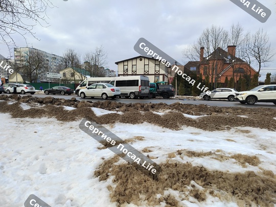 Сразу несколько автомобилей столкнулись на проспекте Красной Армии, напротив "тысячника". Среди них есть и..