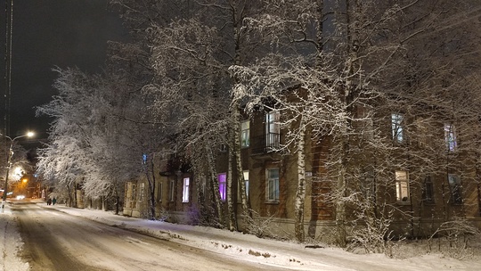 Пушистый зимний вечер в нашем городке..