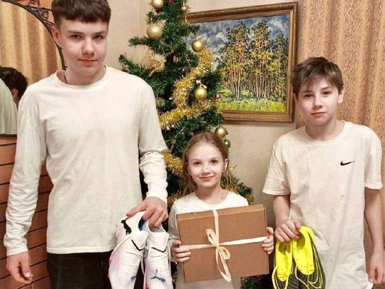 🎄Трое детишек из Электростали получили заветные подарки от министра строительного комплекса Подмосковья 
..