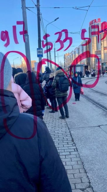 Пишут, что в Реутове начались проблемы с маршрутками.  Жители требовали, чтобы  водители принимали оплату по..