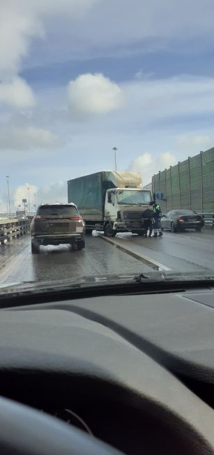 Авария на автобусной полосе Минского шоссе перед поворотом на..