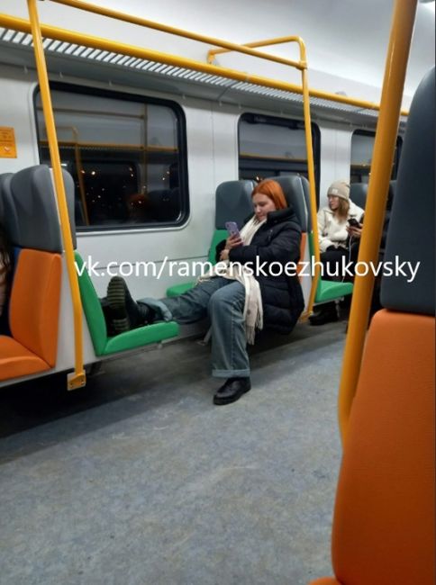 Электричка на Москву. Когда вся из себя, но в душе 🐷. Может увидит, станет..