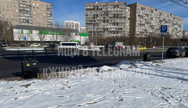 🚗В 17-м районе появились устройства, похоже, для зарядки электромобилей.. или не для электромобилей.. Что..