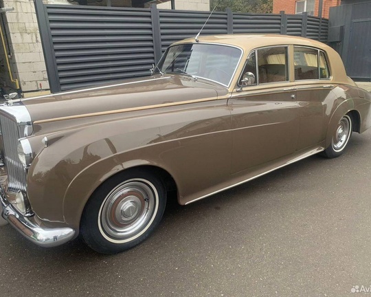 В Одинцово продают раритетный винтажный седан Bentley S1  Автомобили Bentley S1 производились с 1955 по 1959 год, общее..