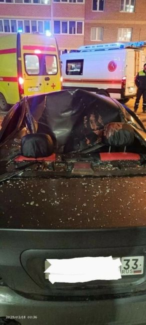 В Москве мужчина выпал с 18 этажа и каким-то чудесным образом выжил.  27-летний мужчина пришел в гости к..
