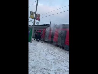 Электричка задымилась на станции Овражки Раменский округ Казанского направления.
Понедельник день тяжелый..