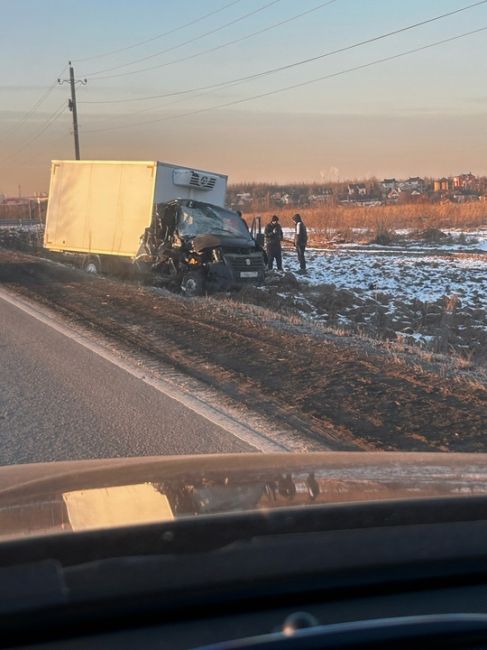 В районе "Шате-М" автомобиль вылетел с дороги.
Фото из чата "Подольск: пробки, засады,..