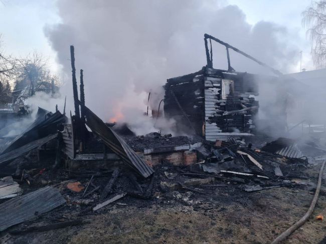 🚨Утром в Зеленоградском произошёл страшный пожар в частном доме - он унес жизни двух женщин и двух домашних..