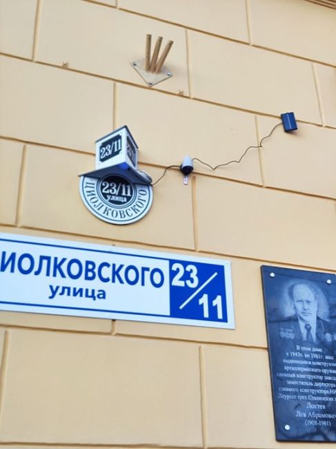 Это был очень и очень дорогой ремонт фасада здания. 5 лет назад за эти же деньги можно было построить..