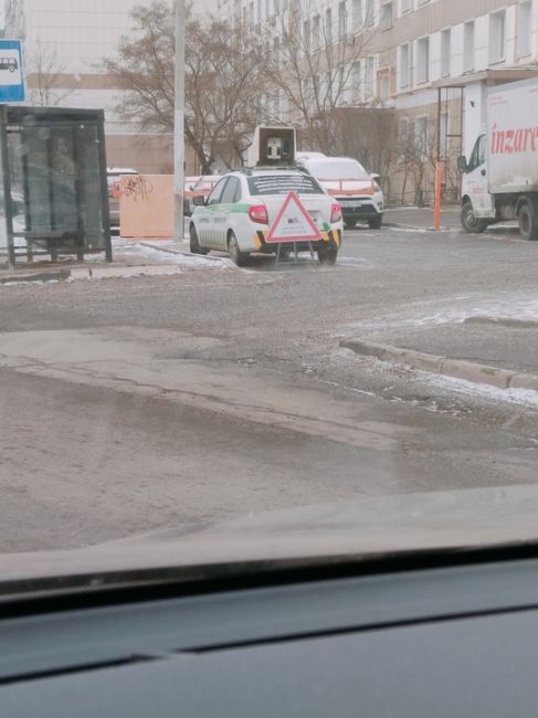 На данной остановке отсутствует расписание автобусов всех маршрутов, которые останавливаются там. Просьба..