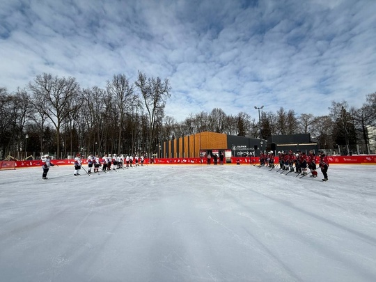 🏒 В преддверии Дня защитника Отечества, 22 февраля, на катке в парке Мира прошел хоккейный матч, посвященный..