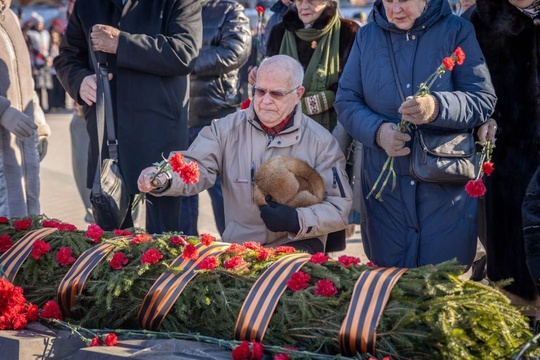 🇷🇺 Вместе с жителями Раменского округа возложил цветы к Вечному огню на площади Победы. В этот момент мы..