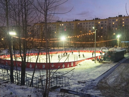 Хоккейный матч «Русская классика» пройдёт сегодня в 8 микрорайоне 🏒  В гости к одинцовскому хоккейному..