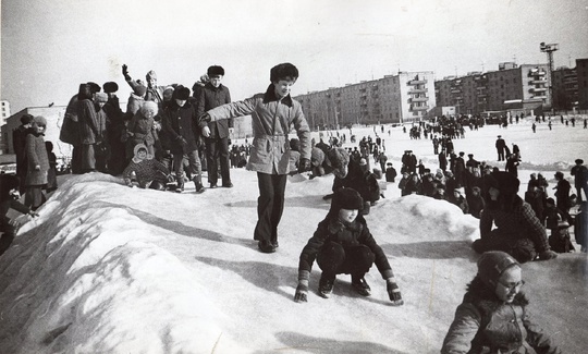 В этом году масленичная неделя пройдет с 24 февраля по 2 марта.  1 марта 1981 год. Масленица на стадионе Пионер. Из..