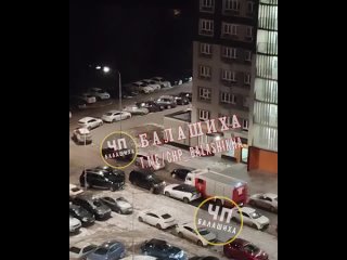 ⚡️В жилом комплексе «Пехра» был обнаружен невзорвавшийся салют. Его решили выбросить в мусорный контейнер...