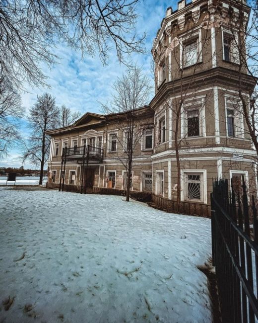 Усадьба Мысово, расположенная в живописном Долгопрудном, — это настоящая жемчужина Подмосковья, окутанная..