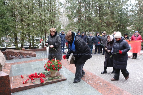 Памятный митинг и возложение цветов к могилам воинов-интернационалистов прошел сегодня на..