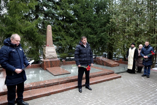 Памятный митинг и возложение цветов к могилам воинов-интернационалистов прошел сегодня на..